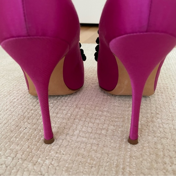 Manolo Blahnik Shoes // Size 39 - Picture 3 of 7